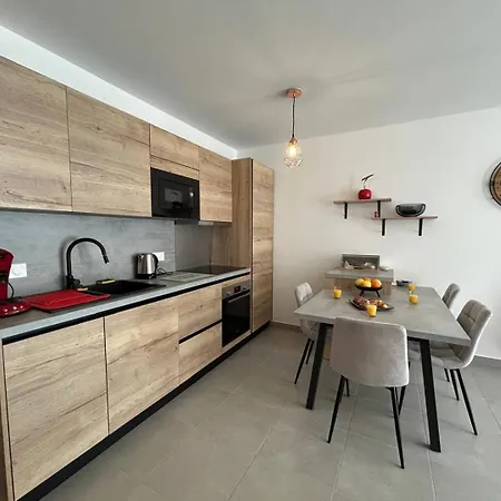 Panarea Dec アパート ヴァンドル・プラージュ